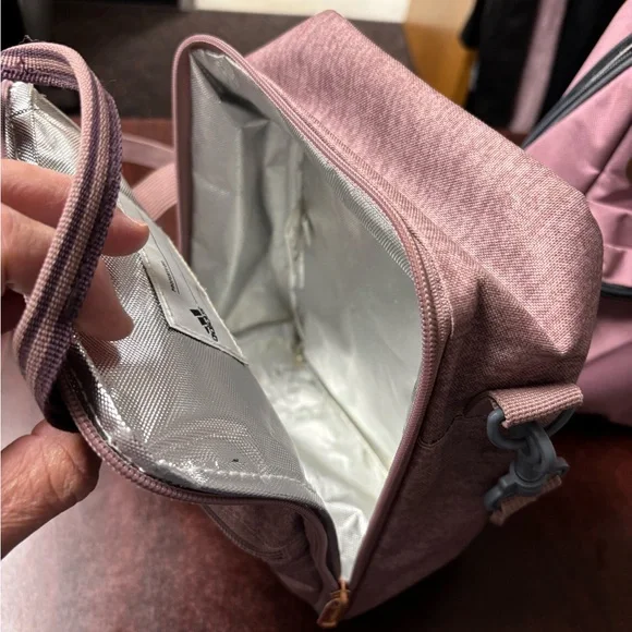 Adidas Lunch Boxes (2) - Picture 3 of 5